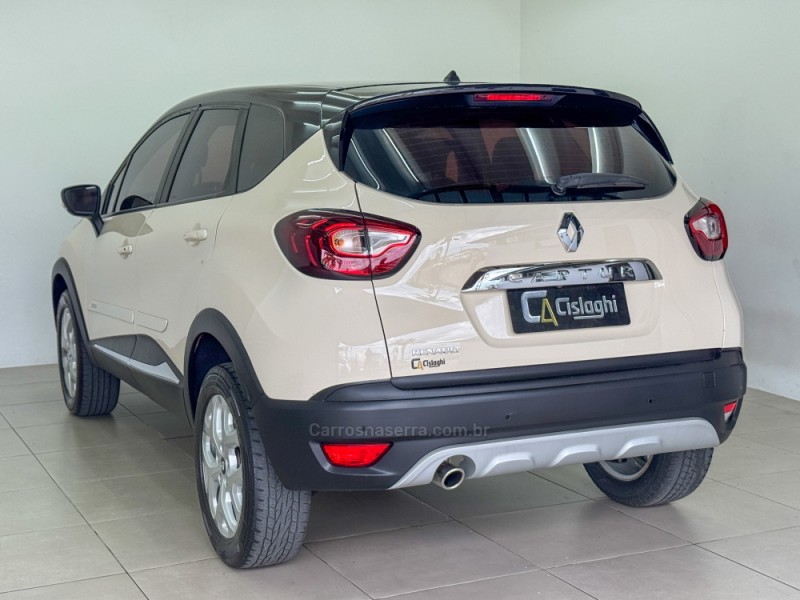 CAPTUR 1.6 16V SCE FLEX ZEN MANUAL - 2019 - CARLOS BARBOSA
