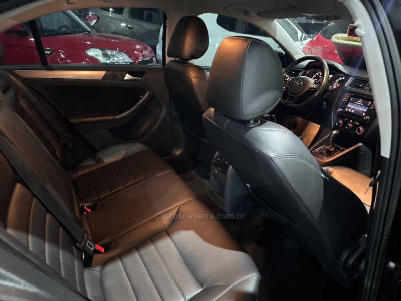 JETTA 1.4 16V TSI TRENDLINE GASOLINA 4P TIPTRONIC - 2017 - CAMPO BOM