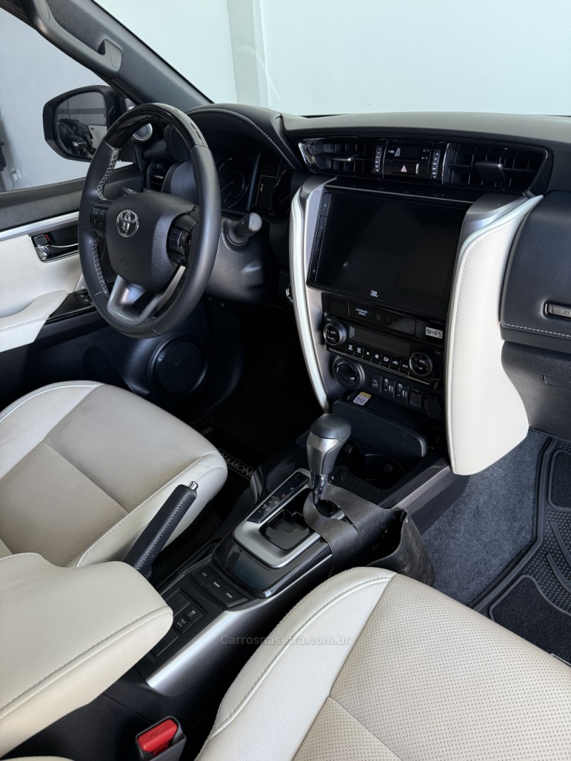 HILUX SW4 2.8 SRX 4X4 DIAMOND 16V TURBO DIESEL 4P 7 LUGARES AUTOMÁTICO - 2024 - BENTO GONçALVES