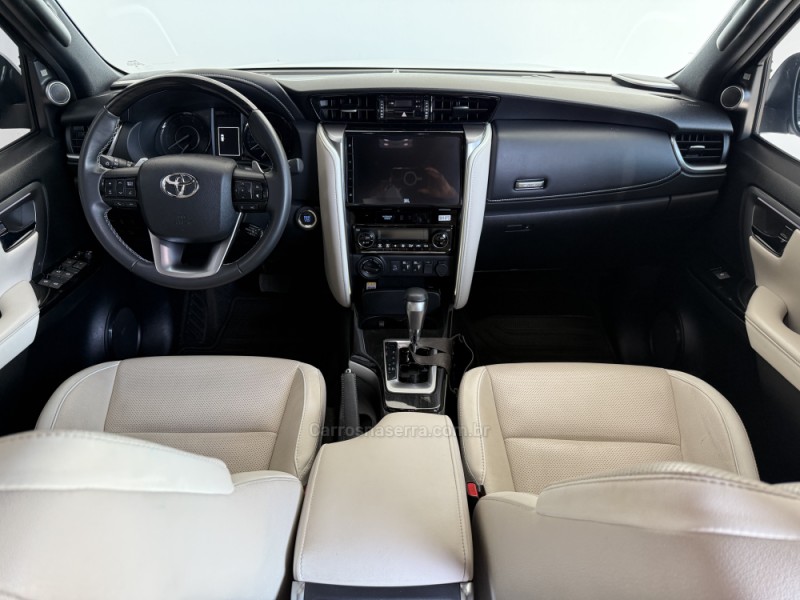 HILUX SW4 2.8 SRX 4X4 DIAMOND 16V TURBO DIESEL 4P 7 LUGARES AUTOMÁTICO - 2024 - BENTO GONçALVES