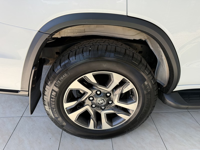 HILUX SW4 2.8 SRX 4X4 DIAMOND 16V TURBO DIESEL 4P 7 LUGARES AUTOMÁTICO - 2024 - BENTO GONçALVES