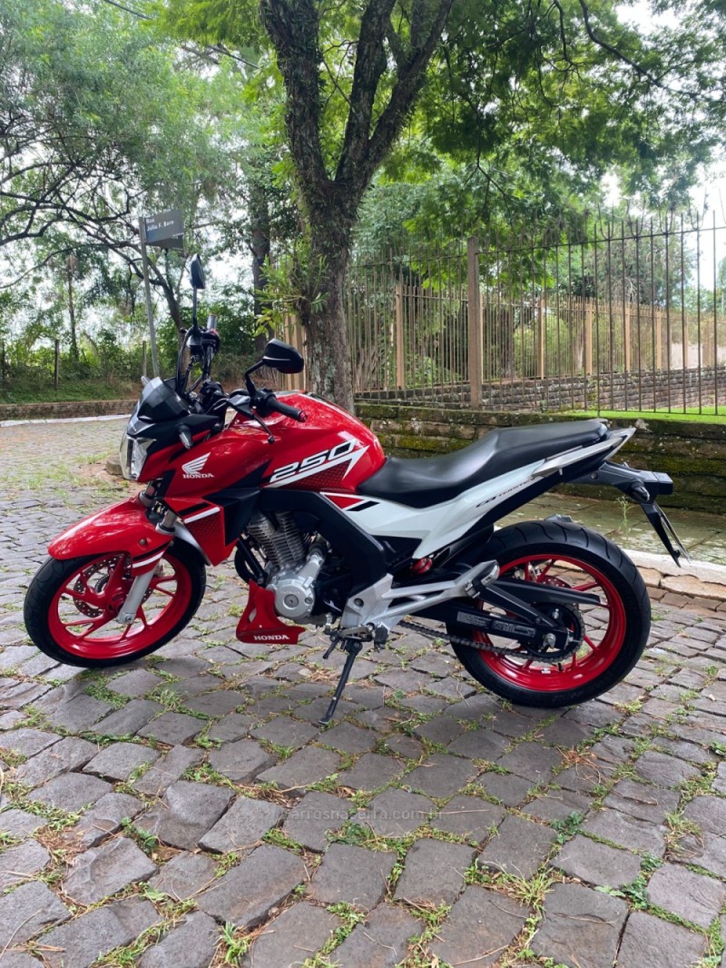CB 250F TWISTER  - 2022 - LAJEADO