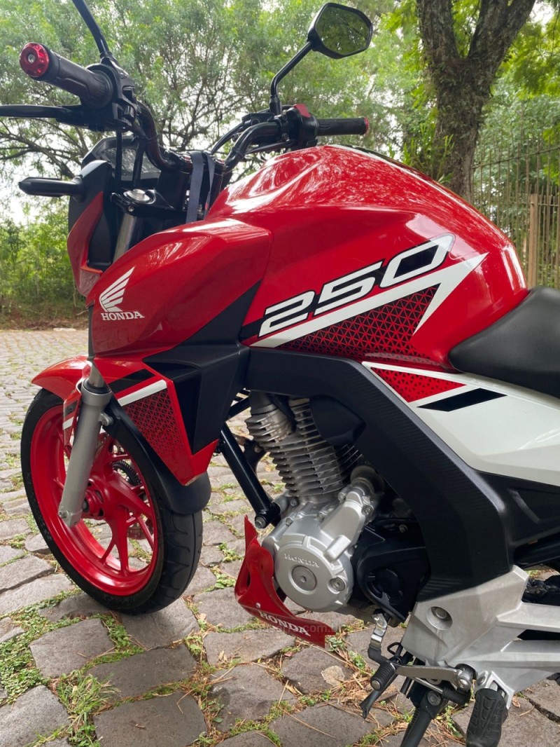 CB 250F TWISTER  - 2022 - LAJEADO