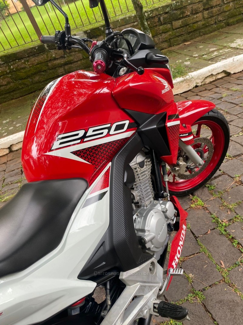 CB 250F TWISTER  - 2022 - LAJEADO