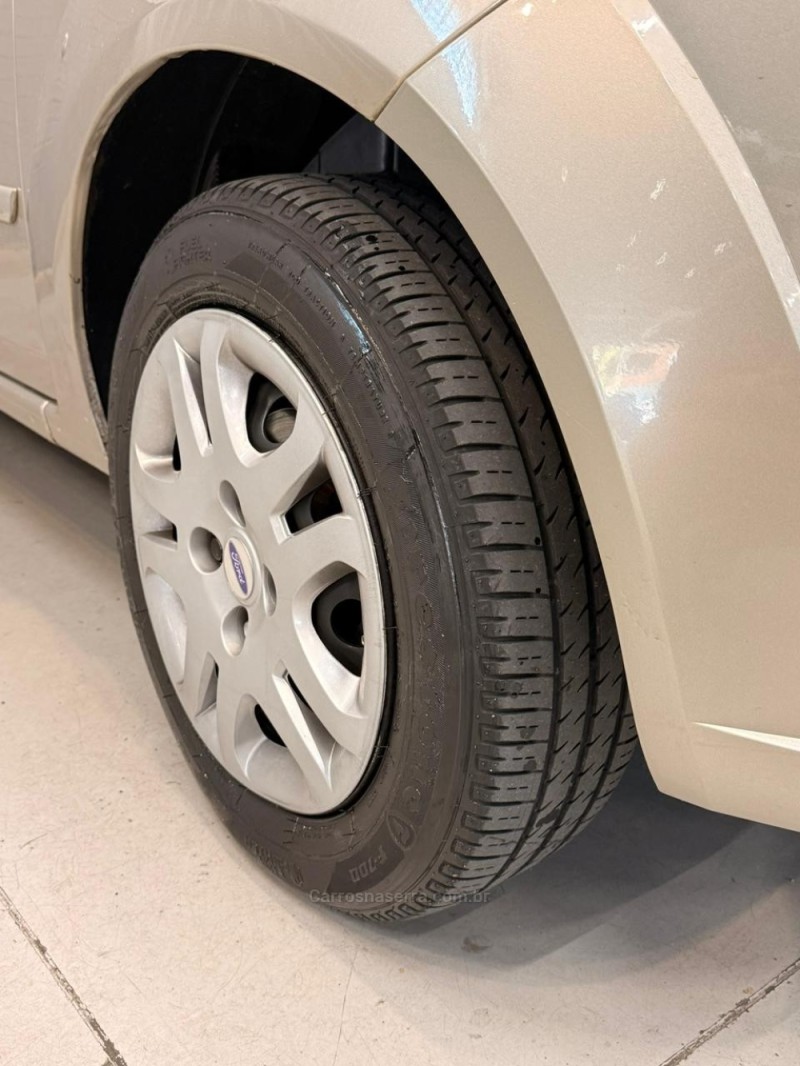 FIESTA 1.6 MPI HATCH 8V FLEX 4P MANUAL - 2008 - CAXIAS DO SUL