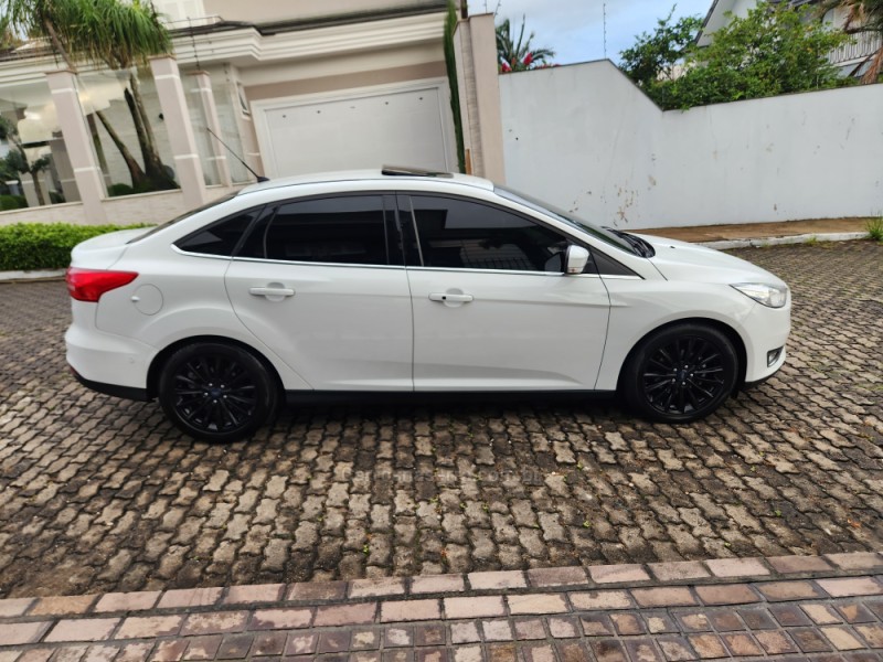 FOCUS 2.0 TITANIUM FASTBACK 16V FLEX 4P AUTOMÁTICO - 2017 - MONTENEGRO