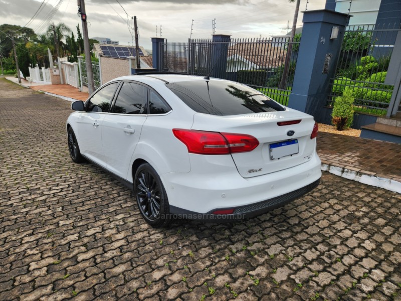 FOCUS 2.0 TITANIUM FASTBACK 16V FLEX 4P AUTOMÁTICO - 2017 - MONTENEGRO
