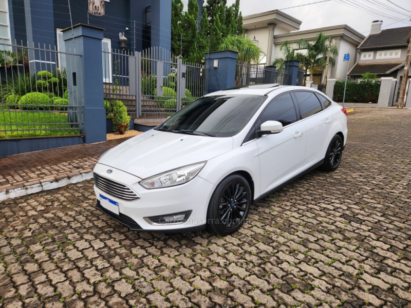 focus 2.0 titanium fastback 16v flex 4p automatico 2017 montenegro