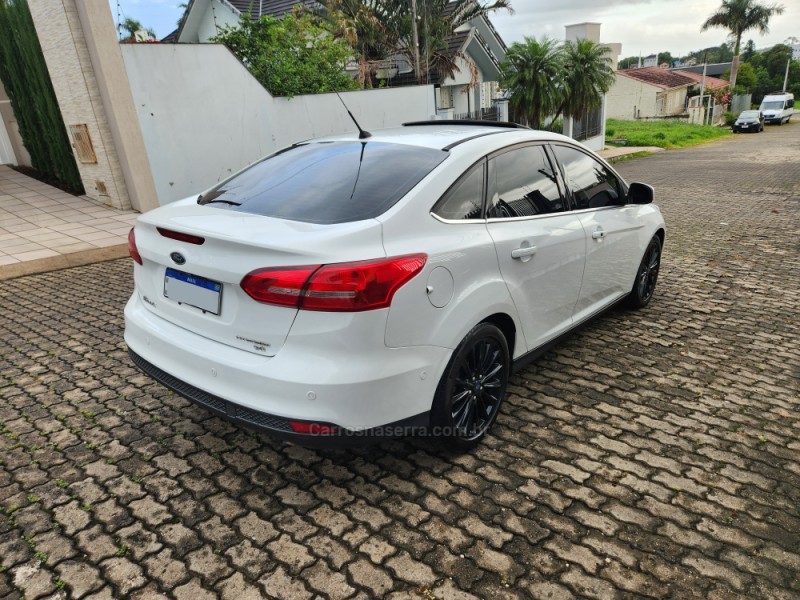 FOCUS 2.0 TITANIUM FASTBACK 16V FLEX 4P AUTOMÁTICO - 2017 - MONTENEGRO