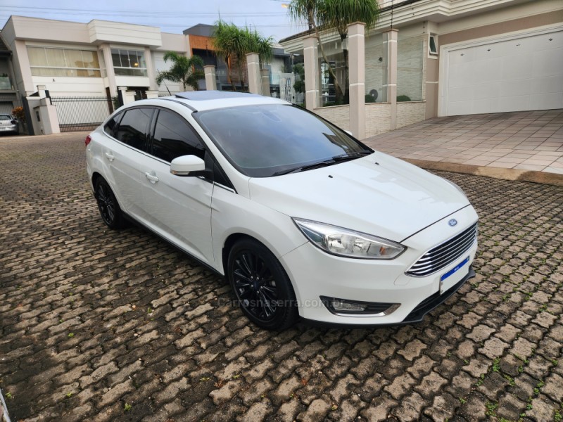 FOCUS 2.0 TITANIUM FASTBACK 16V FLEX 4P AUTOMÁTICO - 2017 - MONTENEGRO