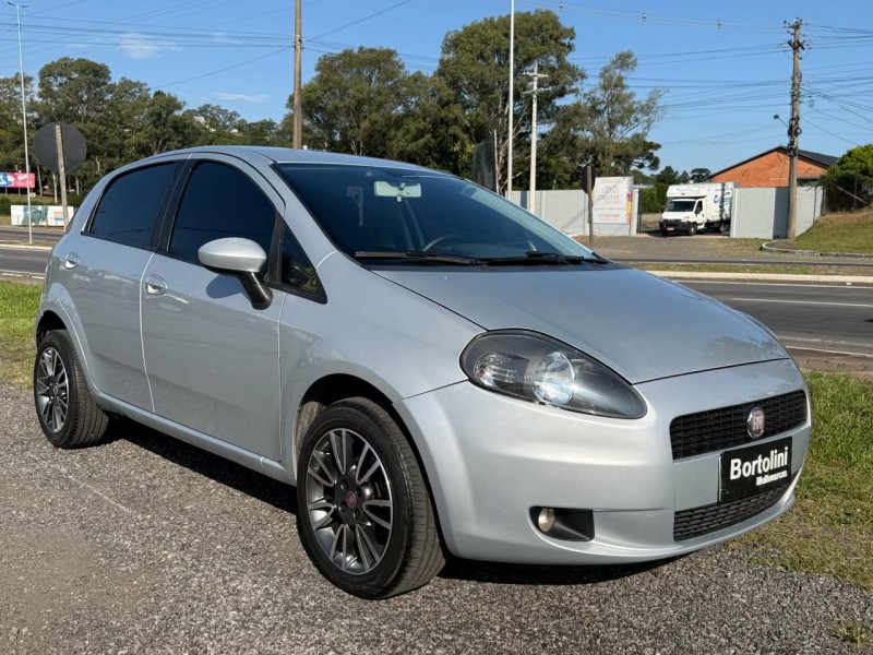 PUNTO 1.4 ATTRACTIVE 8V FLEX 4P MANUAL - 2011 - FARROUPILHA