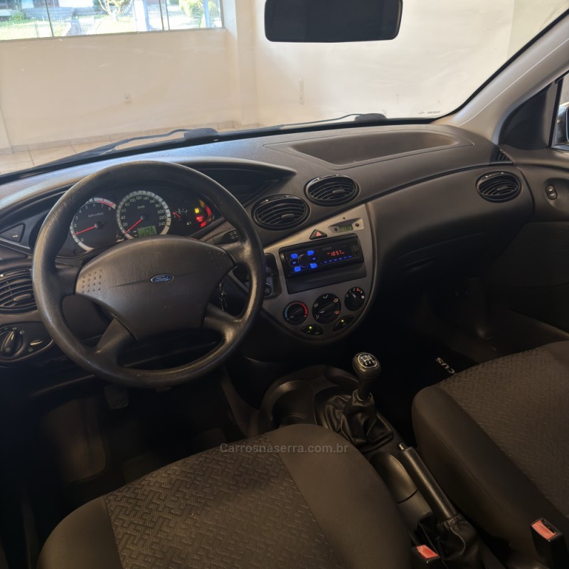FOCUS 1.6 GLX 8V FLEX 4P MANUAL - 2009 - FARROUPILHA