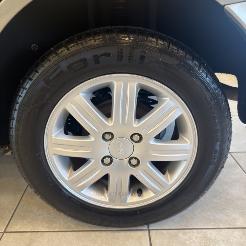 FOCUS 1.6 GLX 8V FLEX 4P MANUAL - 2009 - FARROUPILHA