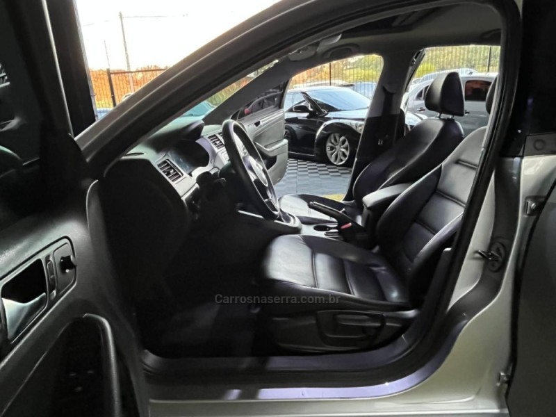 JETTA 2.0 COMFORTLINE FLEX 4P MANUAL - 2011 - CAXIAS DO SUL