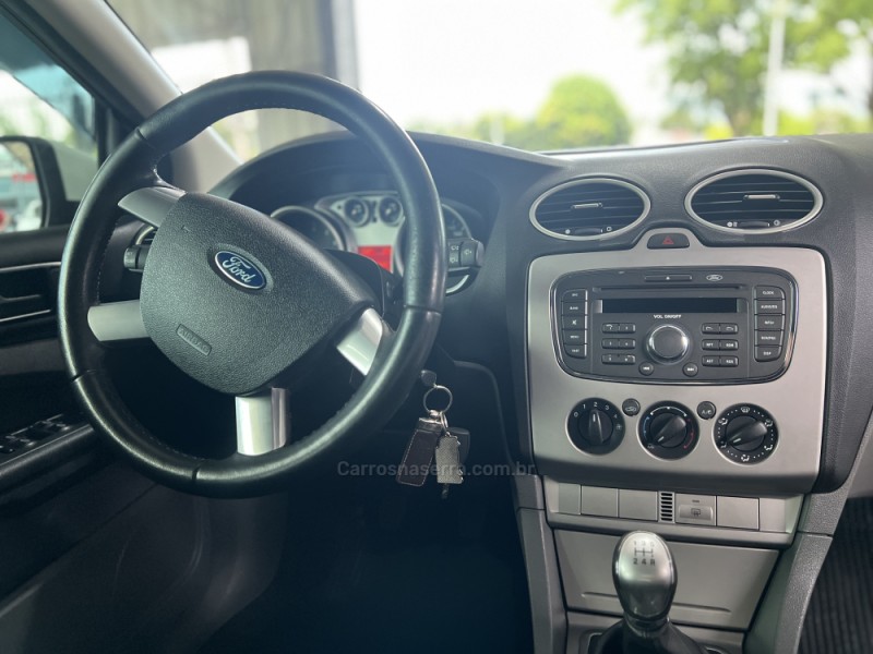 FOCUS 1.6 GLX 8V FLEX 4P MANUAL - 2013 - BOM PRINCíPIO