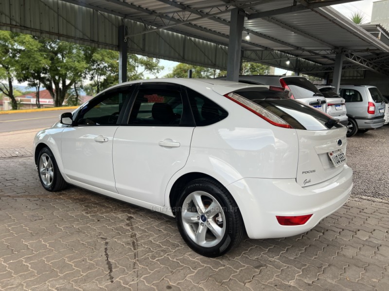 FOCUS 1.6 GLX 8V FLEX 4P MANUAL - 2013 - BOM PRINCíPIO