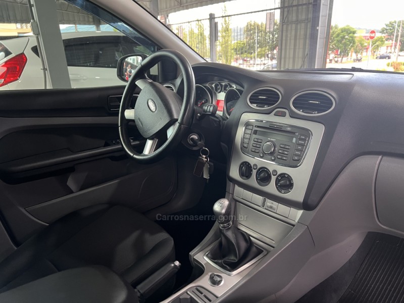 FOCUS 1.6 GLX 8V FLEX 4P MANUAL - 2013 - BOM PRINCíPIO