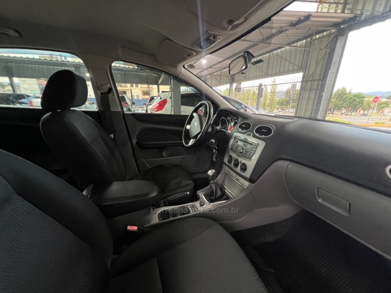 FOCUS 1.6 GLX 8V FLEX 4P MANUAL - 2013 - BOM PRINCíPIO