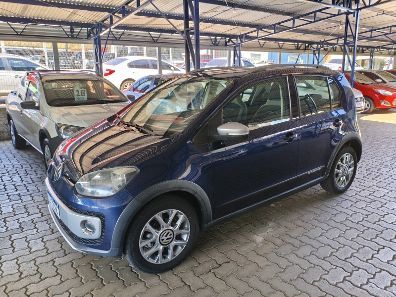 UP 1.0 CROSS T.FLEX 12V 4P MANUAL - 2016 - BOM PRINCíPIO