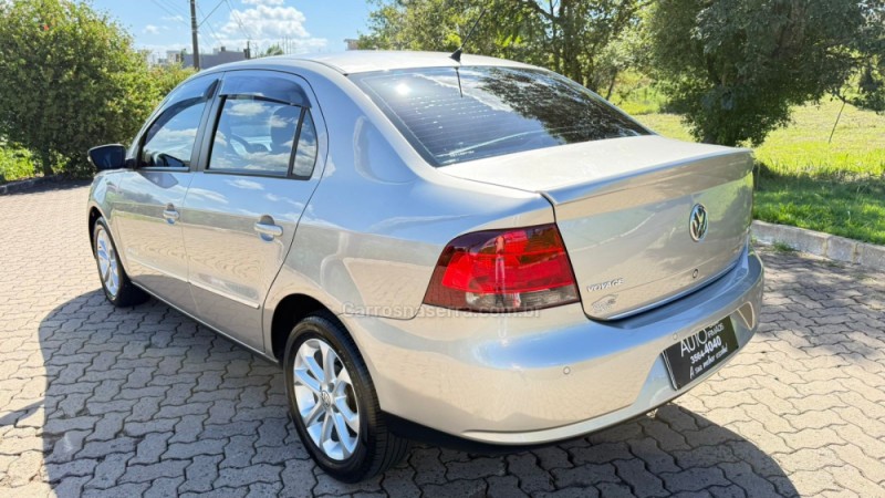 VOYAGE 1.6 MI COMFORTLINE 8V FLEX 4P MANUAL - 2011 - DOIS IRMãOS