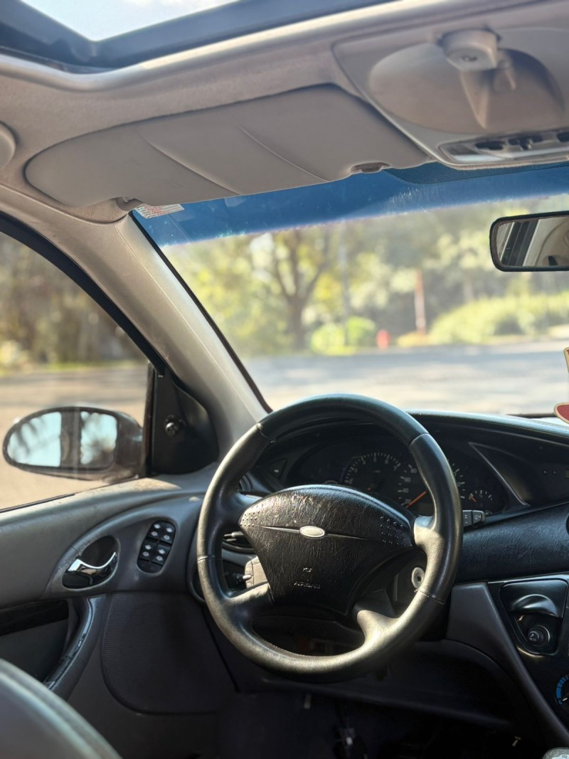 FOCUS 2.0 GHIA 16V GASOLINA 4P MANUAL - 2001 - FARROUPILHA