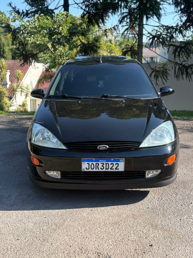 FOCUS 2.0 GHIA 16V GASOLINA 4P MANUAL - 2001 - FARROUPILHA