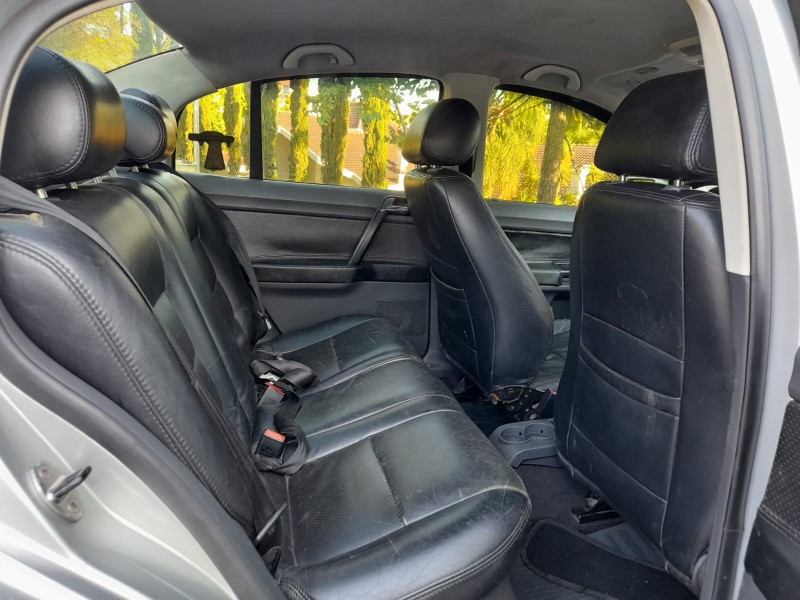 POLO SEDAN 1.6 8V GASOLINA 4P MANUAL - 2003 - FARROUPILHA