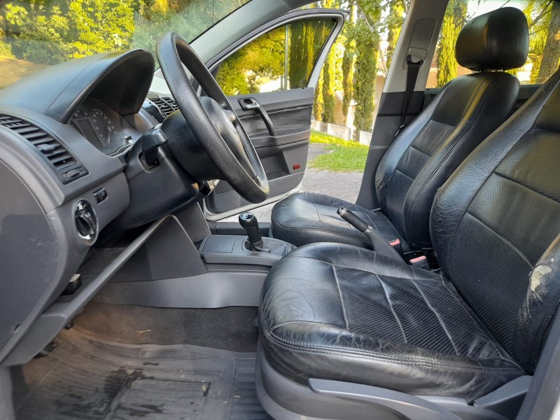 POLO SEDAN 1.6 8V GASOLINA 4P MANUAL - 2003 - FARROUPILHA