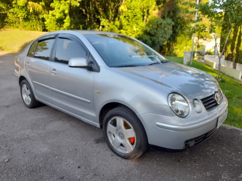 POLO SEDAN 1.6 8V GASOLINA 4P MANUAL - 2003 - FARROUPILHA