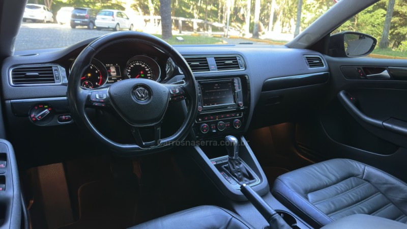 JETTA 2.0 TSI HIGHLINE 211CV GASOLINA 4P TIPTRONIC - 2016 - CAXIAS DO SUL