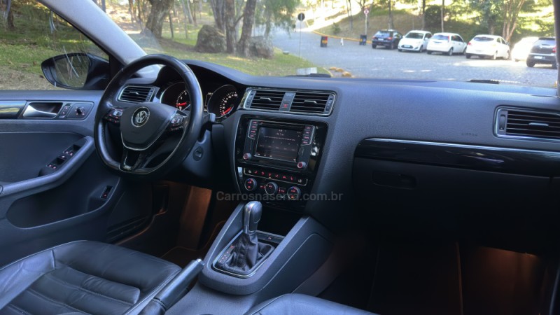JETTA 2.0 TSI HIGHLINE 211CV GASOLINA 4P TIPTRONIC - 2016 - CAXIAS DO SUL