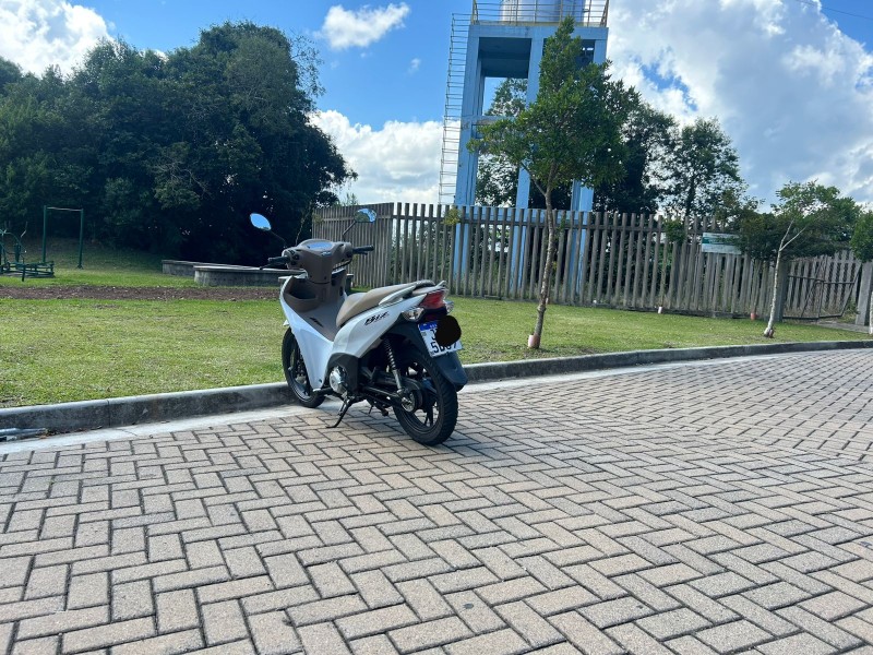 BIZ 125 EX - 2025 - CANELA