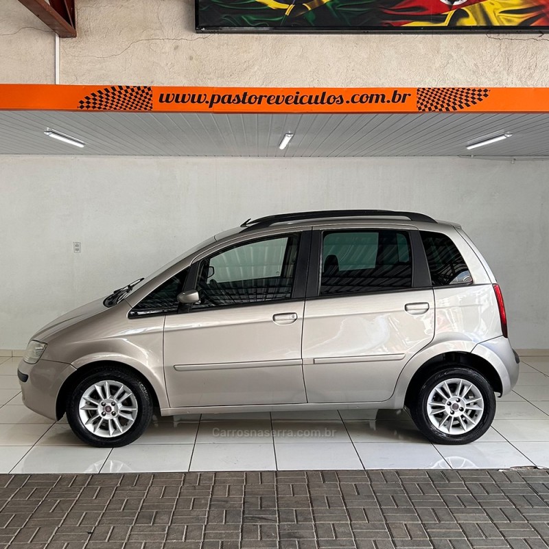 IDEA 1.4 MPI ELX 8V FLEX 4P MANUAL - 2009 - VACARIA