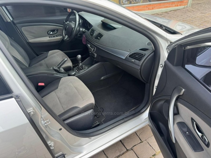 FLUENCE 2.0 DYNAMIQUE 16V FLEX 4P MANUAL - 2015 - SãO MARCOS