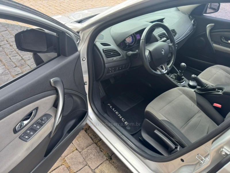 FLUENCE 2.0 DYNAMIQUE 16V FLEX 4P MANUAL - 2015 - SãO MARCOS