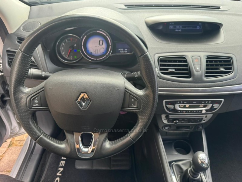 FLUENCE 2.0 DYNAMIQUE 16V FLEX 4P MANUAL - 2015 - SãO MARCOS