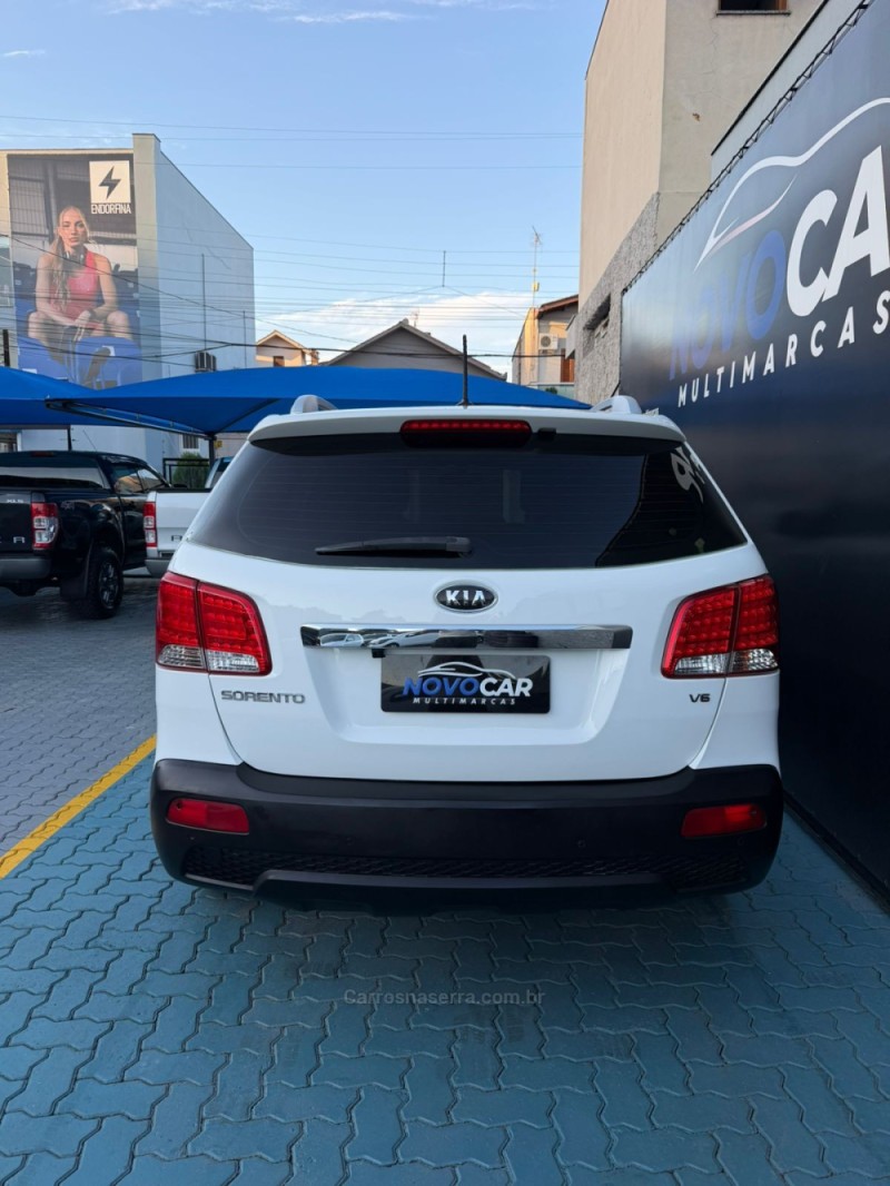 SORENTO 3.5 S.670 V6 4X4 24V GASOLINA 4P AUTOMÁTICO - 2013 - ESTâNCIA VELHA