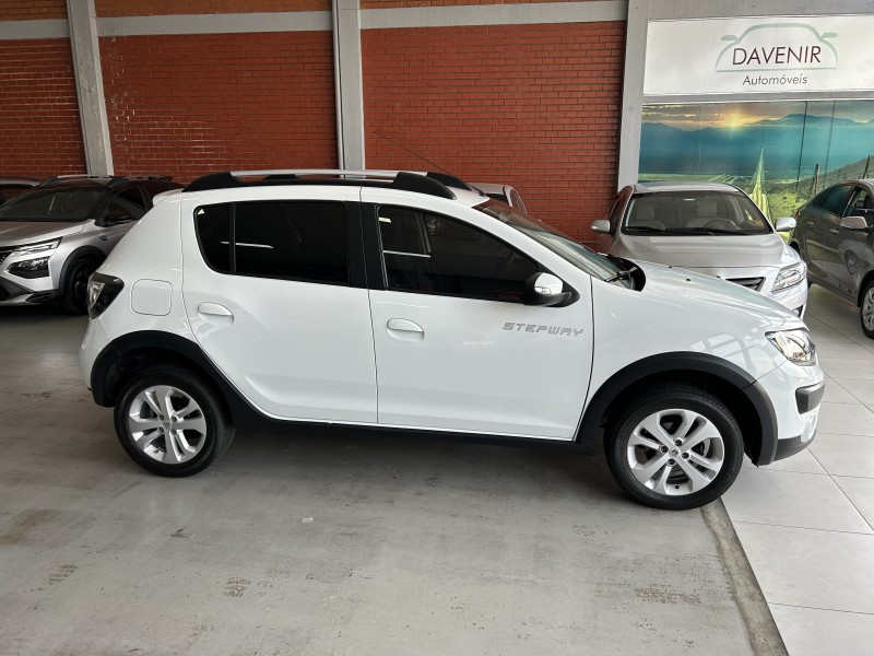 SANDERO 1.6 STEPWAY 16V DYNAMIQUE FLEX 4P MANUAL - 2020 - TAQUARA