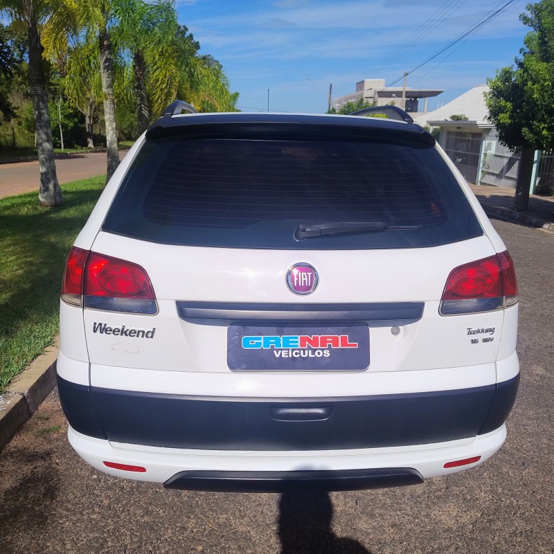 PALIO 1.6 TREKKING WEEKEND 16V FLEX 4P MANUAL - 2016 - CAMPO BOM