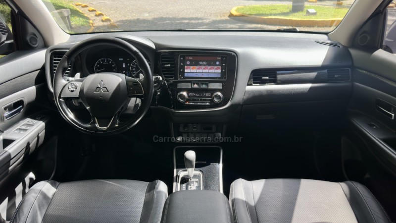 OUTLANDER 3.0 GT 4X4 V6 24V GASOLINA 4P AUTOMÁTICO - 2018 - CAXIAS DO SUL