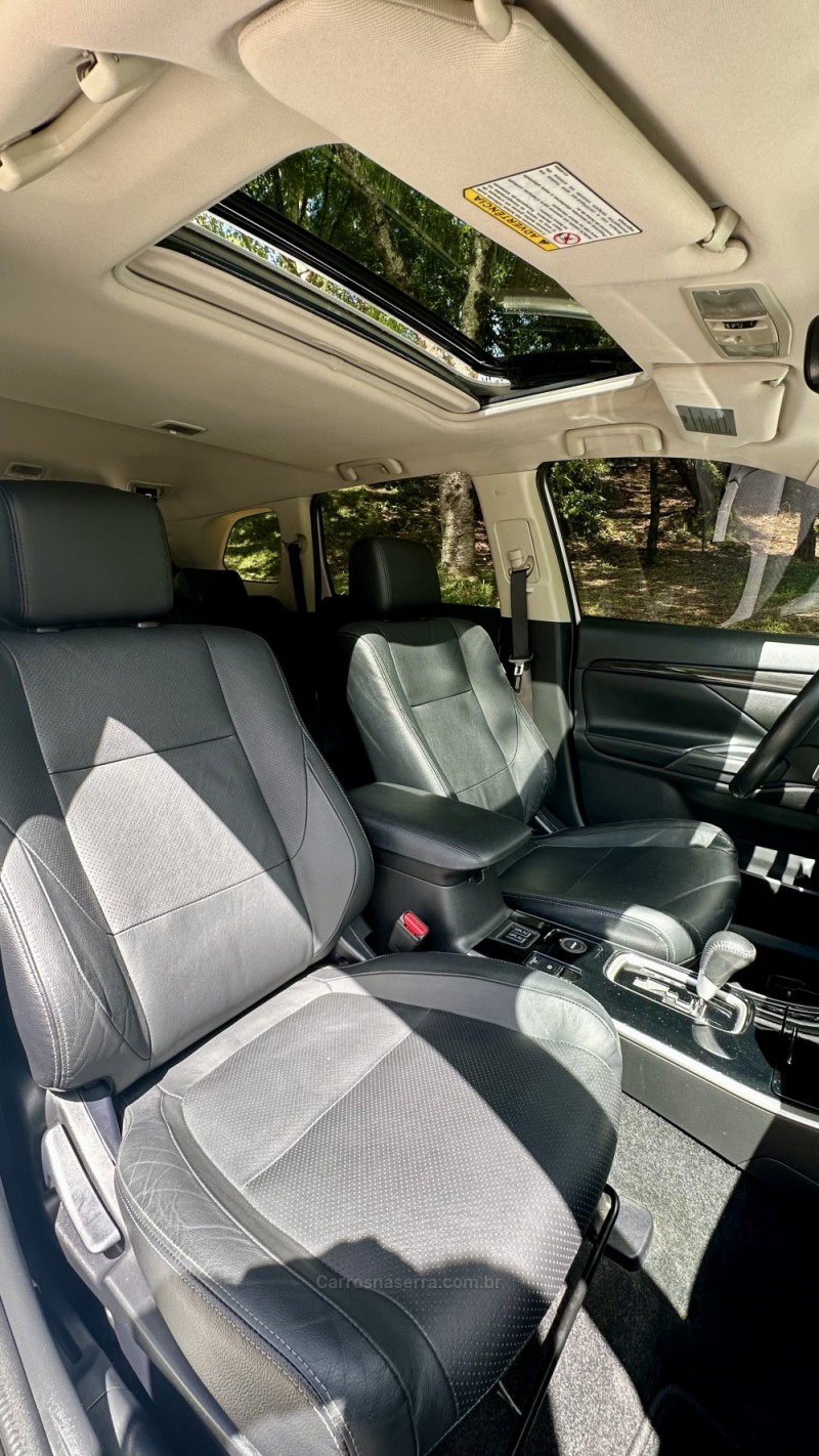 OUTLANDER 3.0 GT 4X4 V6 24V GASOLINA 4P AUTOMÁTICO - 2018 - CAXIAS DO SUL