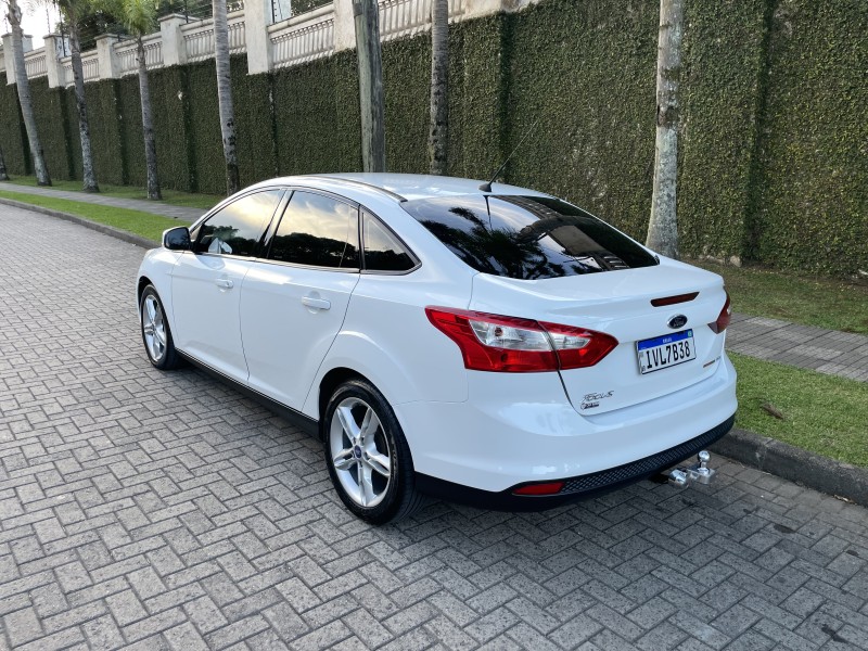 FOCUS 2.0 S SEDAN 16V FLEX 4P AUTOMÁTICO - 2014 - CAXIAS DO SUL