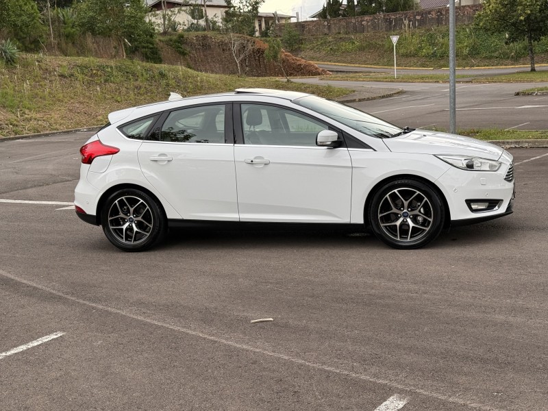 FOCUS 2.0 TITANIUM PLUS HATCH 16V FLEX 4P AUTO - 2016 - BENTO GONçALVES