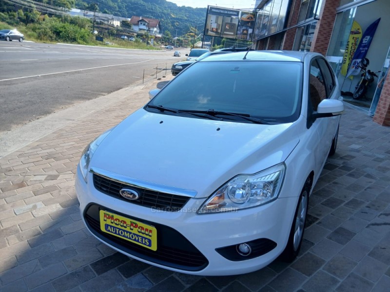 FOCUS 1.6 GL 16V FLEX 4P MANUAL - 2013 - NOVA PETRóPOLIS