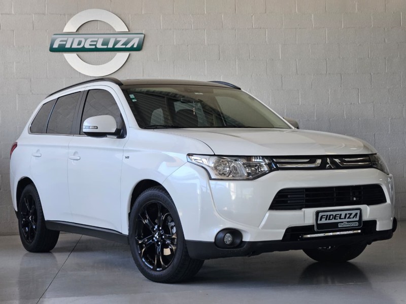 outlander 3.0 gt 4x4 v6 24v gasolina 4p automatico 2014 farroupilha