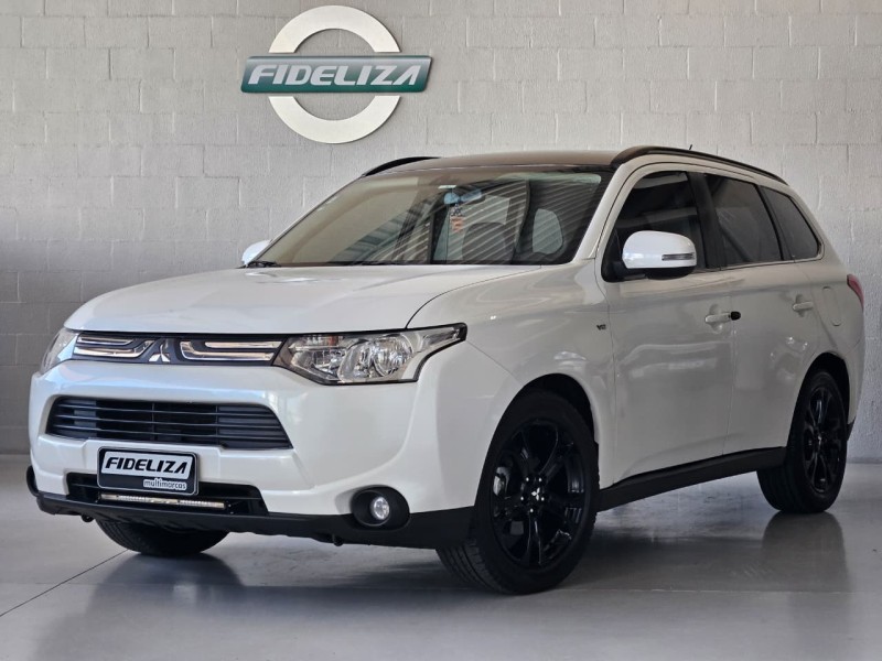 OUTLANDER 3.0 GT 4X4 V6 24V GASOLINA 4P AUTOMÁTICO - 2014 - FARROUPILHA