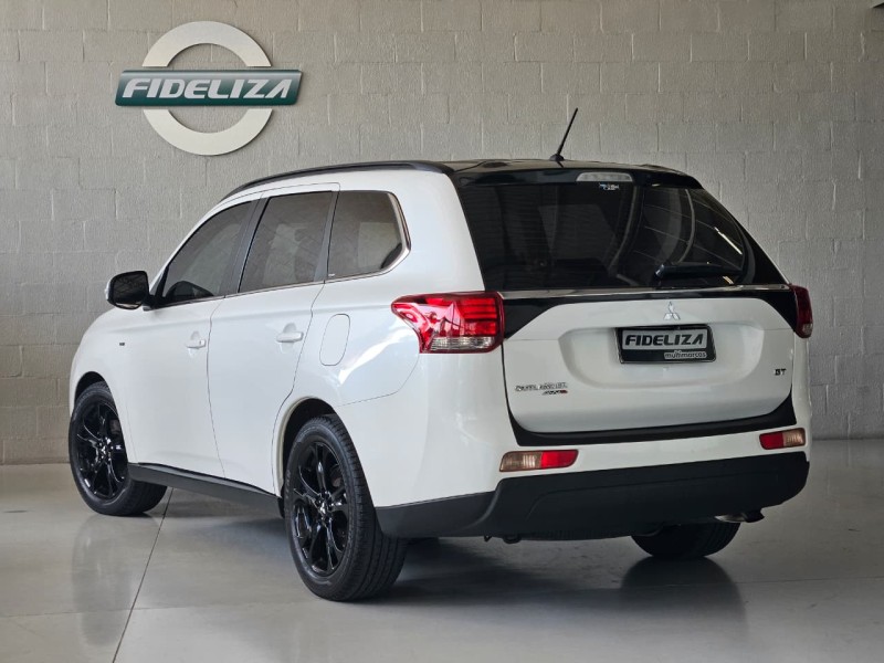 OUTLANDER 3.0 GT 4X4 V6 24V GASOLINA 4P AUTOMÁTICO - 2014 - FARROUPILHA