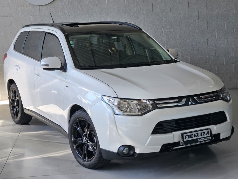 OUTLANDER 3.0 GT 4X4 V6 24V GASOLINA 4P AUTOMÁTICO - 2014 - FARROUPILHA
