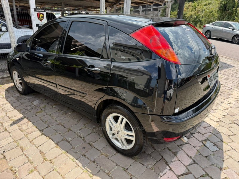 FOCUS 1.6 GL 8V GASOLINA 4P MANUAL - 2006 - FARROUPILHA