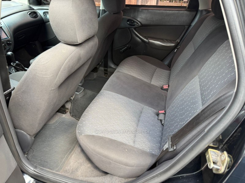 FOCUS 1.6 GL 8V GASOLINA 4P MANUAL - 2006 - FARROUPILHA
